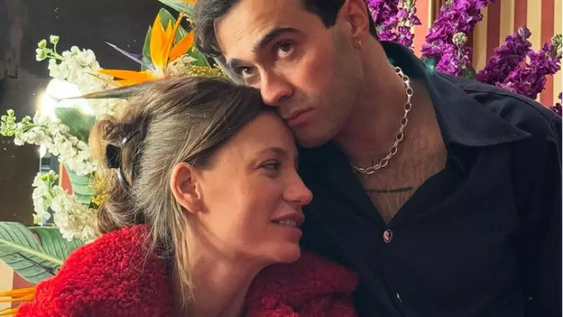 Mert Demir'in Romantik Rutini: Serenay Sarıkaya'yı Her Sabah Çiçek ve Kahve ile Uyandırıyor