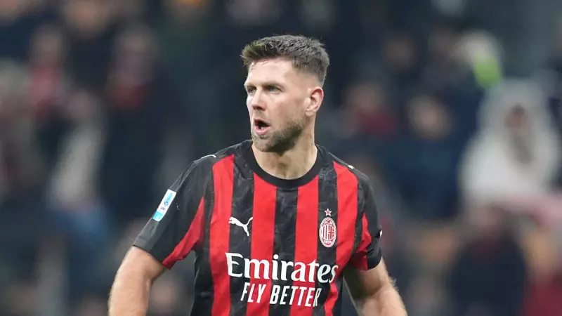 Milan, Lecce'yi 1-0 Yenerek Ligi 3 Puan Geriden Takip Ediyor