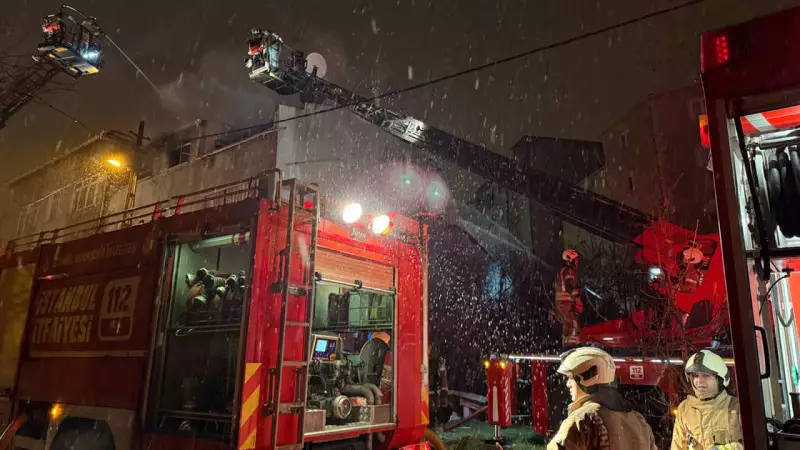 Ümraniye'de Çatı Katında Çıkan Yangın Bir Saatte Kontrol Altına Alındı
