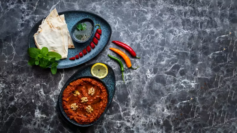 Muhammara Tarifi: Meze Sofralarının Yıldızı Nasıl Yapılır?