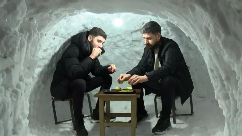 Muş'ta Kardan İglo Cafe: Çay ve Çiğ Köfte Keyfi