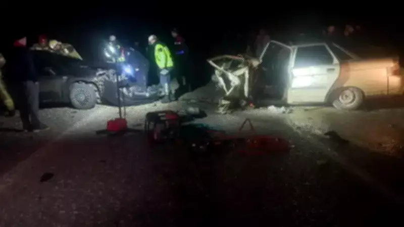 İnegöl'de Kafa Kafaya Çarpışma: 3 Kişi Yaralandı