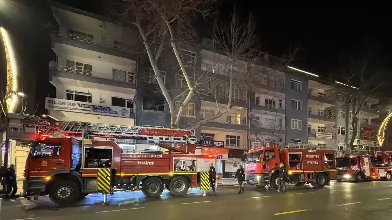 Niğde'de İş Yeri Yangını: 3 Kişi Dumandan Etkilendi, İtfaiye Müdahalesi
