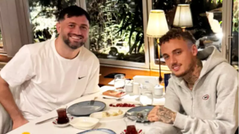 Noa Lang ve Ömer Bayram'ın Nişantaşı'nda Kebap Keyfi