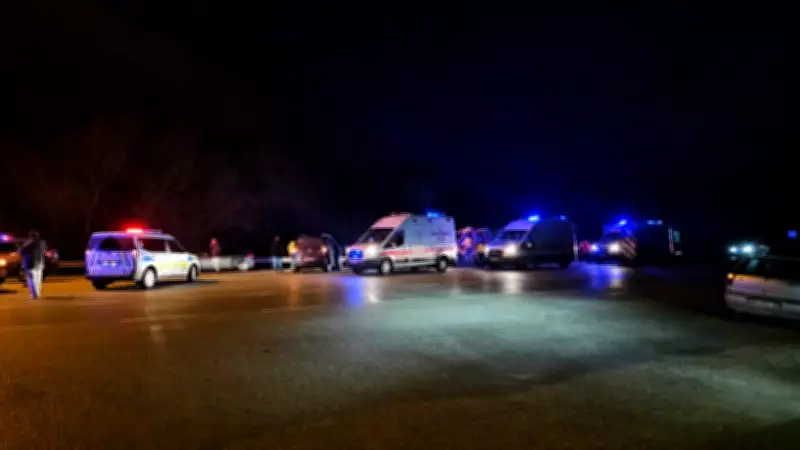 Çorum'da Otomobil ile Hafif Ticari Araç Çarpıştı: 3'ü Çocuk 5 Kişi Yaralandı