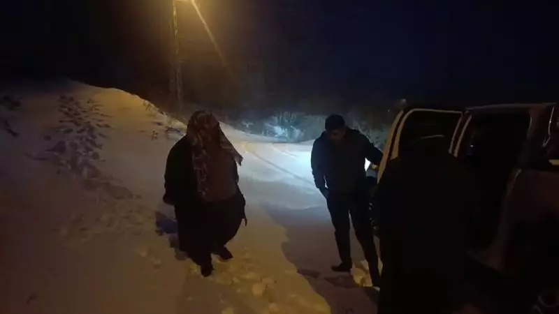Osmaniye'de Kar Yağışı Nedeniyle Mahsur Kalan Vatandaşlar Kurtarıldı
