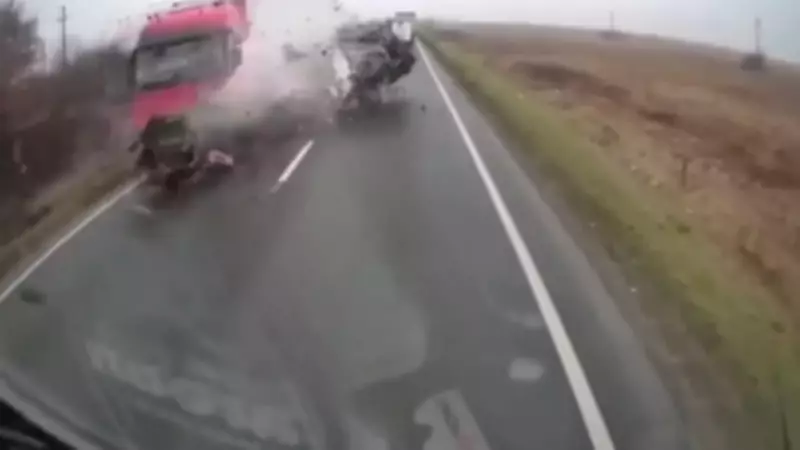 PAOK Taraftarlarını Taşıyan Minibüsün TIR ile Çarpışması: Şerit Takip Sistemi İddiasına Uzman Yorumu