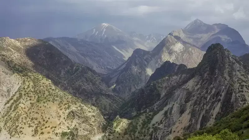 İran'da Çığ Faciası: Elvend Dağı'nda Kaybolan 4 Dağcıdan 3'ünün Cansız Bedeni Bulundu