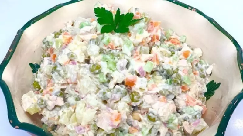 Rus Salatası Tarifi: Lezzetli ve Pratik Bir Soğuk Meze Nasıl Hazırlanır?