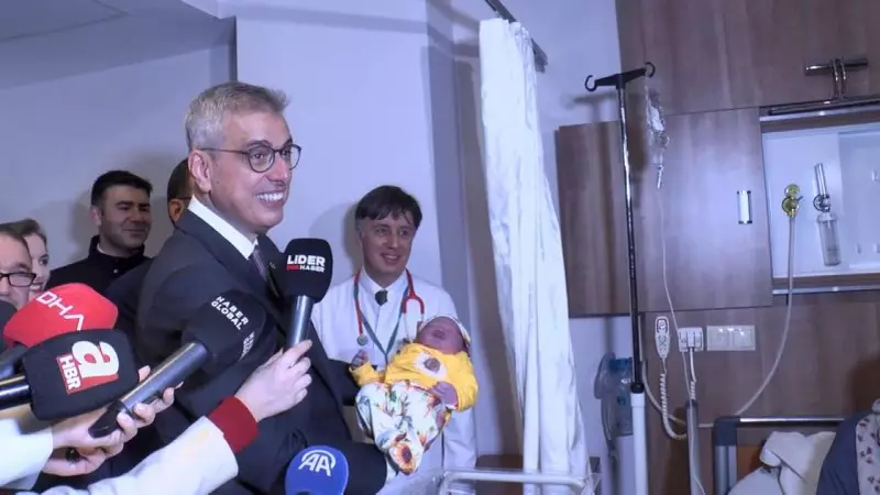 Sağlık Bakanı Memişoğlu 2026'nın İlk Bebeklerini Ziyaret Etti