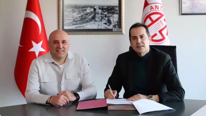 Sami Uğurlu, Antalyaspor ile 2 yıllık sözleşme imzaladı
