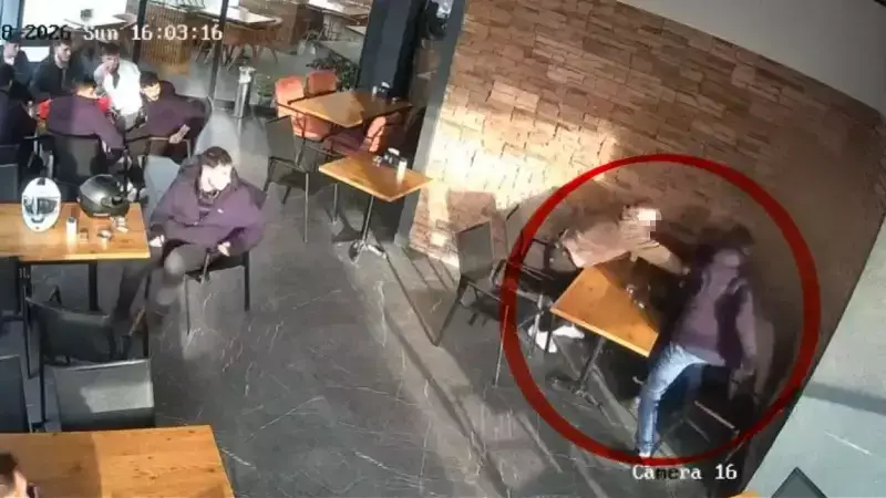 Samsun'da Pastanede Bıçaklı Kavga: 2 Genç Yaralandı, 1 Kişi Gözaltında