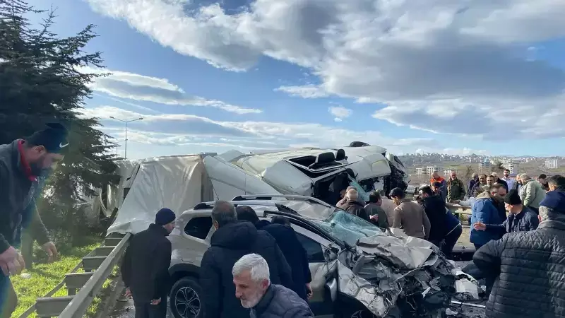 Samsun'da TIR Kazası: Bir Kişi Hayatını Kaybetti, Üç Kişi Yaralandı