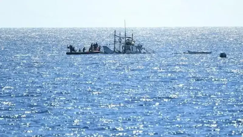 Scarborough Sığı'nda Batmakta Olan Balıkçı Teknesinden 13 Kişi Kurtarıldı