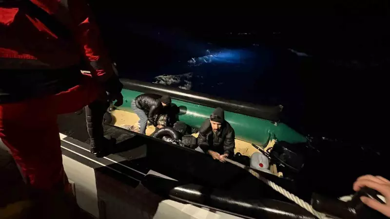 Seferihisar'da Sahil Güvenlik 43 Düzensiz Göçmen Yakaladı, 16'sı Çocuk