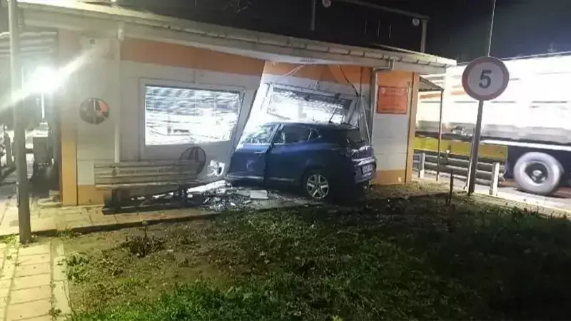 Silivri'de Trajik Kaza: Otomobil KGM Kantarına Çarptı, Bir Personel Hayatını Kaybetti