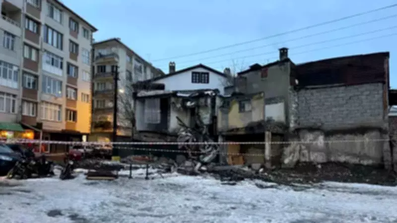 Sivas'ta Metruk Bina Çöktü: Mahallede Panik Yaşandı