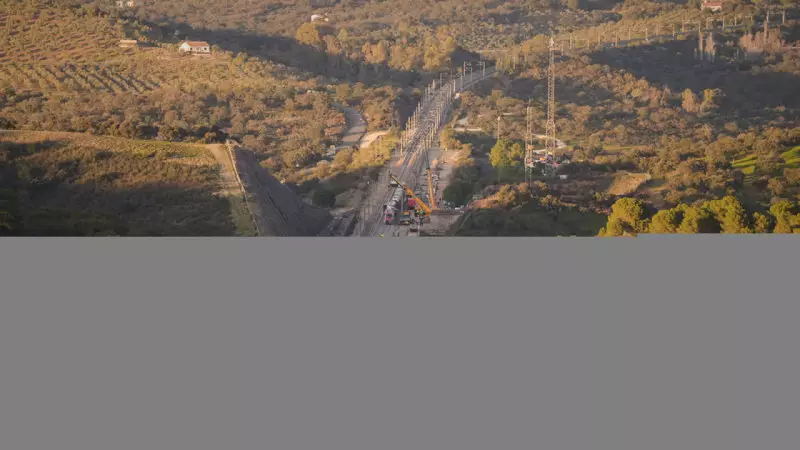 İspanya'da Üçüncü Tren Kazası: Murcia'da Tren ve Vinç Çarpıştı, Yaralılar Var