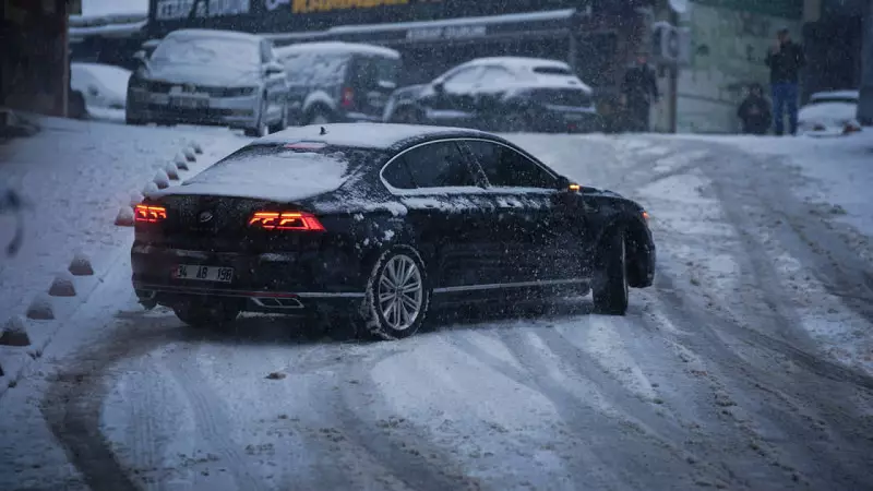 İstanbul Bembeyaz! Kar Yağışı Hayatı Etkiliyor