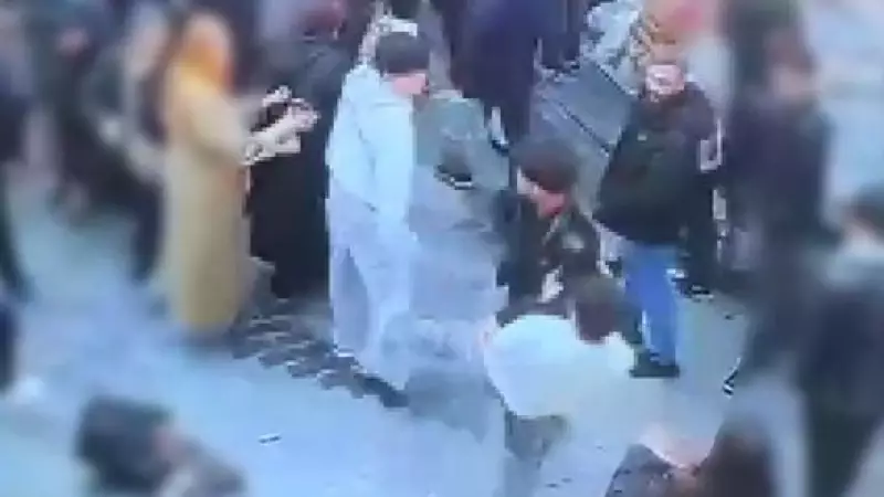 İstanbul Fatih'te Hanutçu ile Çinli Turist Arasında Yaşanan Tartışma Darp ile Sonuçlandı