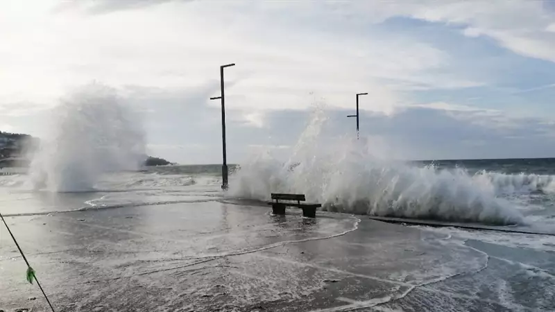 İstanbul'da Hafta Sonu Sıcaklık 16 Dereceye Çıkacak: Lodos Fırtınası Uyarısı