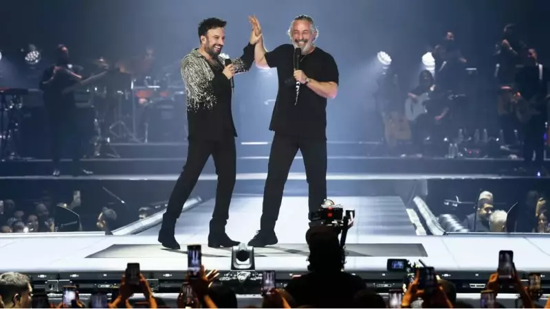 Tarkan, Cem Yılmaz'a Konserde 'Kuzu Kuzu' Düeti İçin Teşekkür Etti