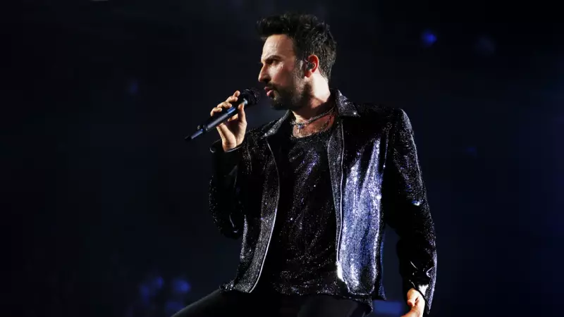 Tarkan Konserde Eşi ve Kızına Olan Özlemini Duygusal Sözlerle Dile Getirdi