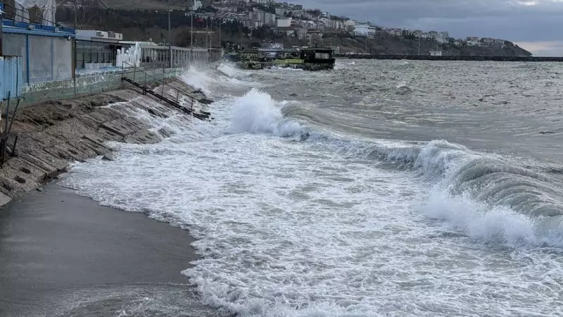 Tekirdağ'da Saatte 50 Kilometre Hıza Ulaşan Lodos Deniz Ulaşımını Felç Etti
