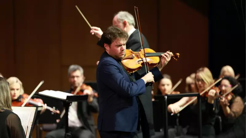 Timothy Ridout, İstanbul'da Unutulmaz Bir Viyola Gecesi Yaşattı