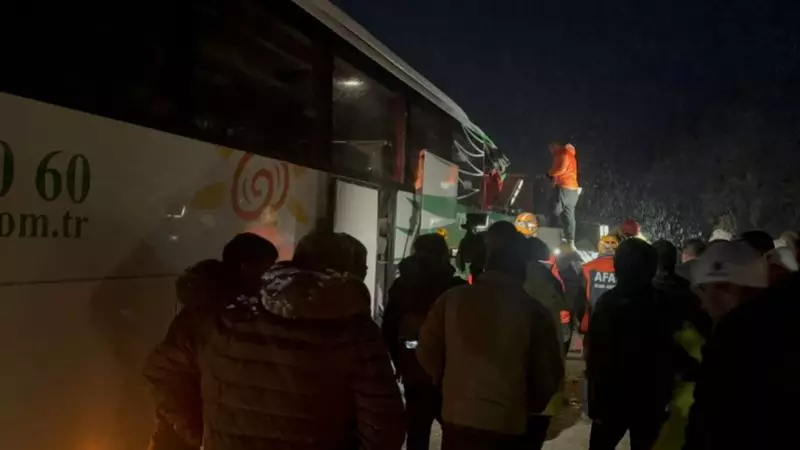 Tokat'ta Otobüs ile TIR Kazası: 1 Ölü, 13 Yaralı