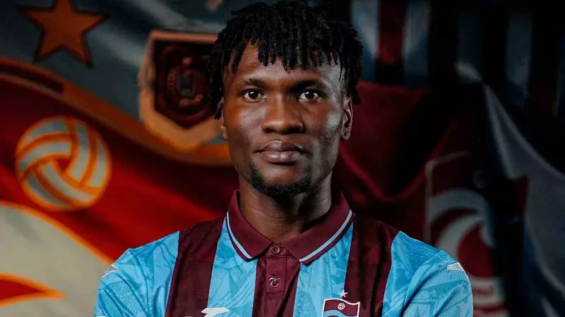 Trabzonspor'un Yeni Transferi Nwaiwu, NFC Teknolojisi ile Taraftarlarla Buluştu