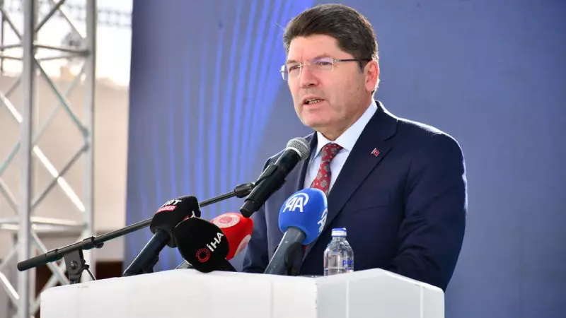 Türk Bayrağına Saldırı: Adalet Bakanı Tunç 14 Gözaltıyı Açıkladı