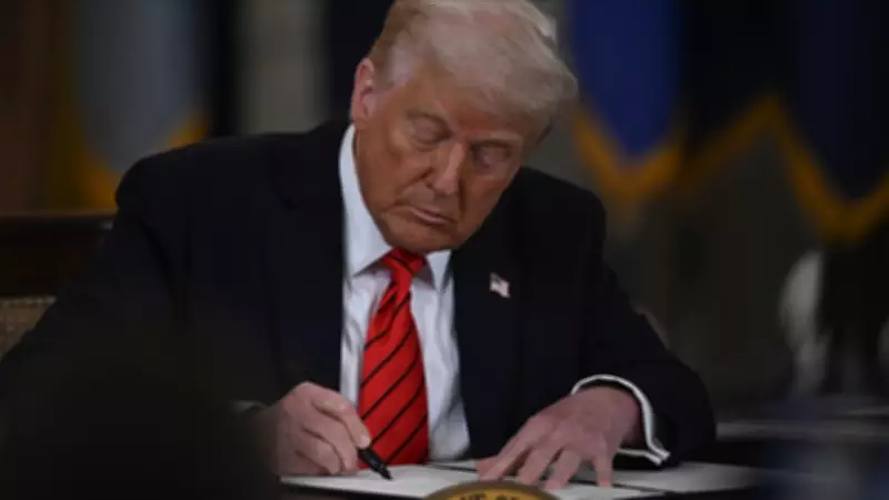 Trump'tan Küba'ya Petrol Tedarik Eden Ülkelere Vergi Kararı