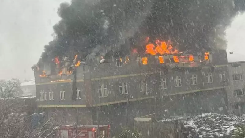 Tuzla'daki Çakmak Fabrikasında Yangın: İtfaiye Müdahalesi Sürüyor