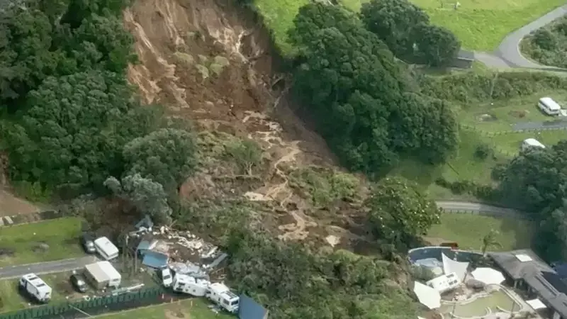 Yeni Zelanda'da Sel ve Heyelanlar: 2 Ölü, 7 Kayıp Aranıyor