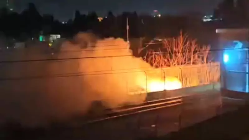 Yenibosna Metro Durağı Yanında Elektrik Kablolarında Yangın: Patlamalar Yaşandı