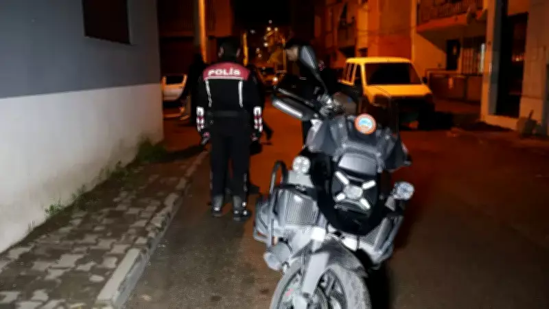 İzmir Bayraklı'da Yol Verme Tartışması Bıçaklı Kavga ile Sona Erdi: 7 Yaralı