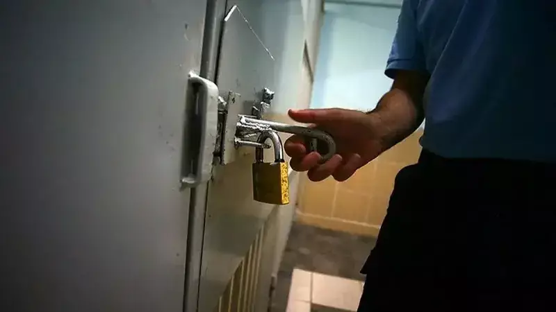 İzmir Cezaevinde Hükümlü Saldırısı: 2 Personel Yaralandı