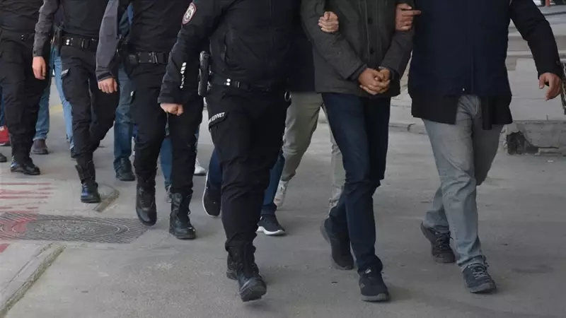 İzmir Konak'ta İzinsiz Yürüyüşe Polis Müdahalesi: 6 Kişi Gözaltında