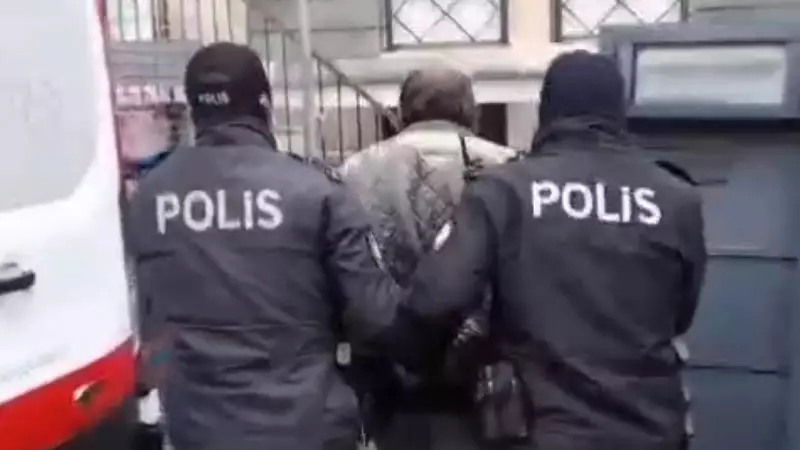 İzmir'de Aranan Şahıs Yakalandı: 24 Yıl Hapis Cezası Bulunuyordu