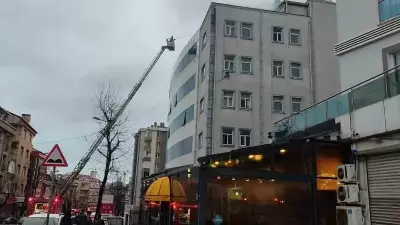 Bağcılar'da 'yenidoğan çetesi' hastanesinin çatısında yangın çıktı