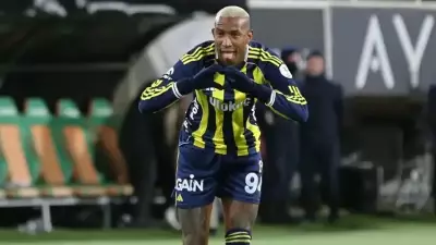Fenerbahçe, Alanyaspor'u 3-2 Yenerek Liderlik Yolunda