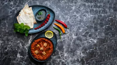 Muhammara Tarifi: Meze Sofralarının Yıldızı Nasıl Yapılır?