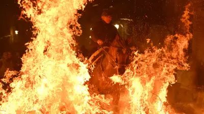 İspanya'da 18. Yüzyıl Geleneği: Atlar Ateş Üzerinden Atlatıldı