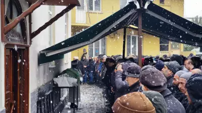 İzmir'de Yanan Araçta Ölü Bulunan Genç Müteahhit Artvin'de Toprağa Verildi