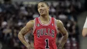 Chicago Bulls, Derrick Rose'un 1 Numaralı Formasını Emekli Etti