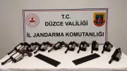Düzce'de Silah Kaçakçılığı Operasyonu: 10 Tabanca ve 10 Kesik Namlu Ele Geçirildi