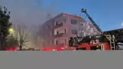 Küçükçekmece'de Boş Binada Çıkan Yangın İtfaiye Müdahalesiyle Söndürüldü