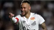 Neymar, Santos ile 2026'ya Kadar Sözleşme İmzaladı