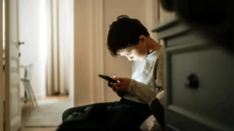 13 Yaş Altı Cep Telefonu Kullanımı Ruh Sağlığını Tehdit Ediyor